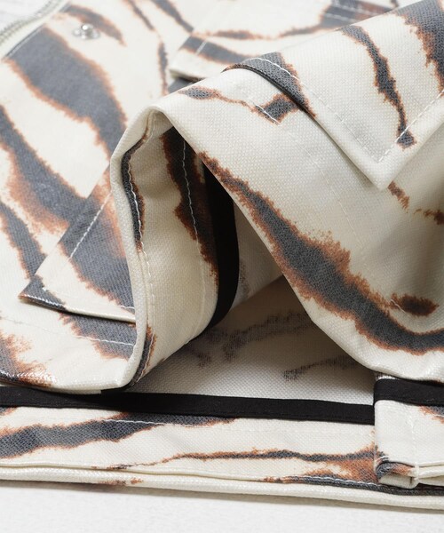 URBAN RESEARCH(アーバンリサーチ)の「GANNI PRINTED LAMINATED BARN JACKET(テーラードジャケット・レディース・EGRET135・XS/S)」の6枚目の写真