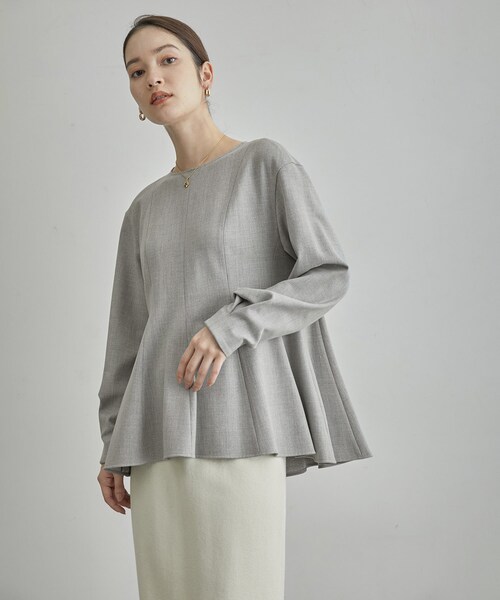 ROPE'（ロペ）の「裏起毛ペプラムブラウス/セットアップ対応（シャツ/ブラウス・レディース・グレー/ブラック/オフホワイト・38）」の10枚目の写真