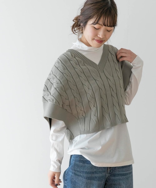 ITEMS URBANRESEARCH（アイテムズ アーバンリサーチ）の「アシンメトリーケーブルニットベスト（ベスト・レディース・WHITE/PINK BEIGE/KHAKI GRAY・one）」の2枚目の写真