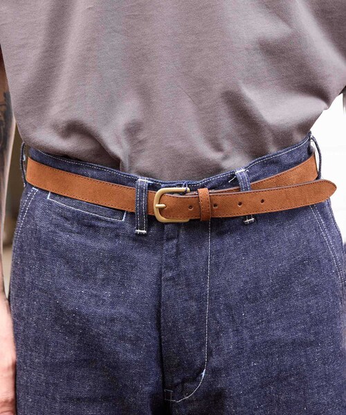 ADAM ET ROPE'（アダムエロペ）の「【ANDERSONS/アンダーソンズ】25 レトロドレスベルト スエード (ブラスバックル)（ベルト・メンズ・ダークブラウン/ダークブラウン系・L/M/S）」の7枚目の写真