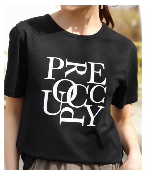 nissen（ニッセン）の「大きいサイズ 綿混プリントTシャツ（吸汗速乾）（薄手素材）（Tシャツ/カットソー・レディース・オフホワイト(ガールフォト)/黒(変形ロゴ)/ラベンダー(フラワー)/カーキ(スカーフモチーフ)/ブルーグレー(クジラ)/ピーナッツ(カレッジタイガー)/ピンク(ヤシの木)/チャコール(数字ロゴ)/黒(フォトグラフィック)/ネイビー(シンプルロゴ)・L/LL/3L/4L/5L/6L/8L/10L）」の19枚目の写真