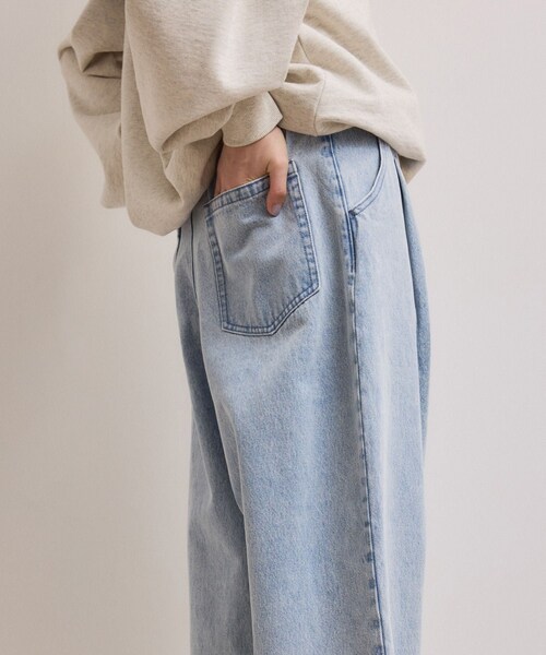 ADAM ET ROPE'(アダムエロペ)の「【WEB限定】2タックカーブデニムパンツ(デニムパンツ・レディース・ブラック/サックス・34/36/38)」の16枚目の写真