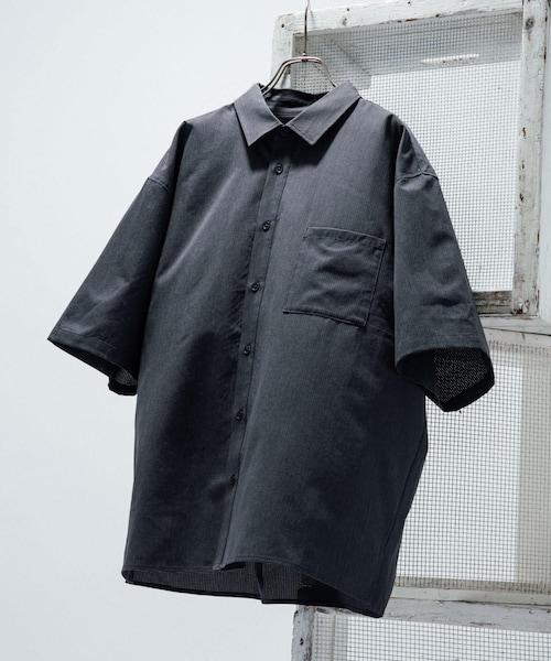 ITEMS URBANRESEARCH(アイテムズ アーバンリサーチ)の「『接触冷感/速乾/イージーケア』WINDY MESH ショートスリーブ シャツ(シャツ/ブラウス・メンズ・BLACK/CHARCOAL/NAVY/BOTANICAL・M/L/XL)」の2枚目の写真