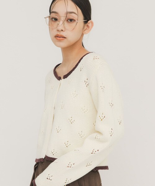 KBF（ケイビーエフ）の「アイレットコンパクトカーディガン（カーディガン/ボレロ・レディース・IVORY/CHARCOAL・One）」の4枚目の写真