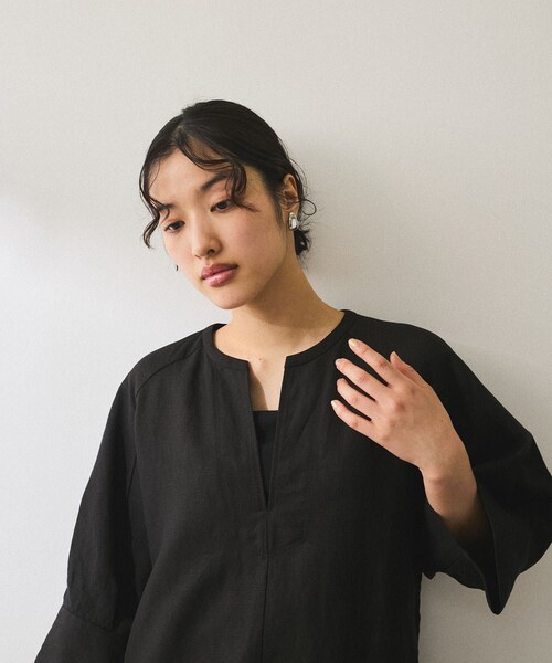 ADAM ET ROPE'(アダムエロペ)の「【WEB限定】・【新色追加】リネンボリュームスリーブワンピース(ワンピース・レディース・ブラック/ライトグレー/ベージュ系/ブルー・F)」の22枚目の写真