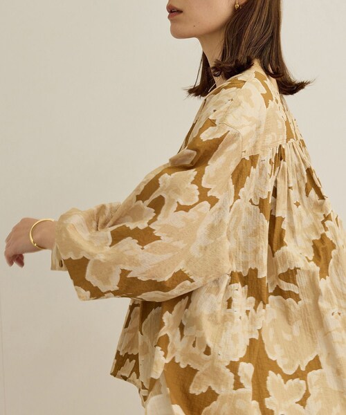 ROPE'（ロペ）の「【DEVEAUX（デヴォー）】別注ボカシフラワーボリュームスリーブブラウス/洗える（シャツ/ブラウス・レディース・ブラウン系/オレンジ系・F）」の13枚目の写真