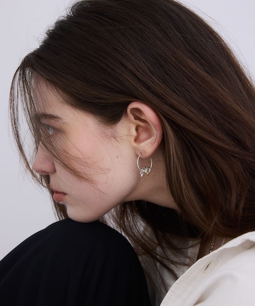 SENSE OF PLACE by URBAN RESEARCH(センスオブプレイスバイアーバンリサーチ)の「LAPUIS Oui ピアス(ピアス(両耳用)・レディース・GOLD/MULTI・One)」の2枚目の写真