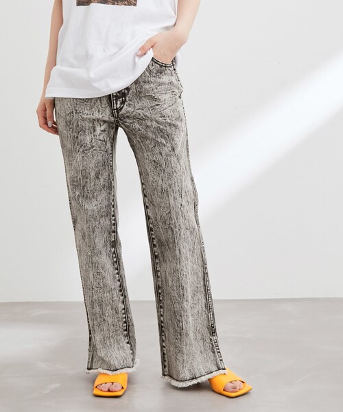 ADAM ET ROPE'（アダムエロペ）の「＜逸品シリーズ＞センタープレスフレアデニム（デニムパンツ・レディース・ブラック/ブルー・34/36/38/40）」の5枚目の写真