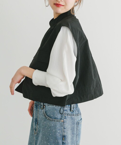 ITEMS URBANRESEARCH（アイテムズ アーバンリサーチ）の「ナイロンショートベスト（テーラードジャケット・レディース・BLK/BRN・FREE）」の5枚目の写真
