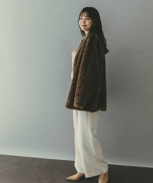 URBAN RESEARCH ROSSO（アーバンリサーチロッソ）の「『WEB/一部店舗限定』ノーカラーファーボアZIPブルゾン（ノーカラージャケット・レディース・BROWN/GREIGE・FREE）」の5枚目の写真