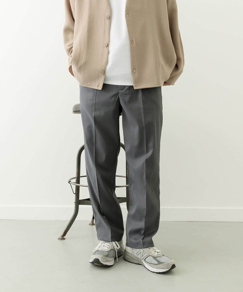 ITEMS URBANRESEARCH(アイテムズ アーバンリサーチ)の「1-tuckストレッチイージーパンツ(その他パンツ・メンズ・GRY/BEG/BRN/BLK・M/L)」の22枚目の写真