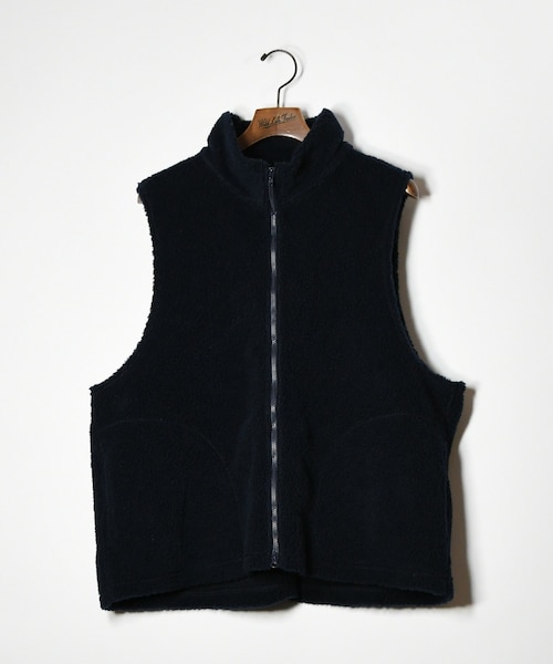 ADAM ET ROPE'（アダムエロペ）の「【ENGINEERED GARMENTS】High Mock Knit Vest（ベスト・メンズ・チャコール/ネイビー・M）」の2枚目の写真