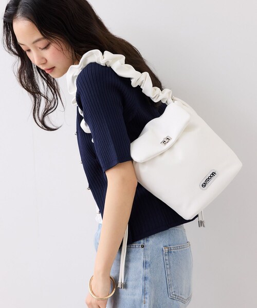 VIS(ビス)の「WEB限定追加【OUTDOOR PRODUCTS】VIS別注ドロストミニショルダーバッグ(ショルダーバッグ・レディース・ブラック/キナリ/ピンク系/ブラック系/オフホワイト/シルバー・F)」の2枚目の写真