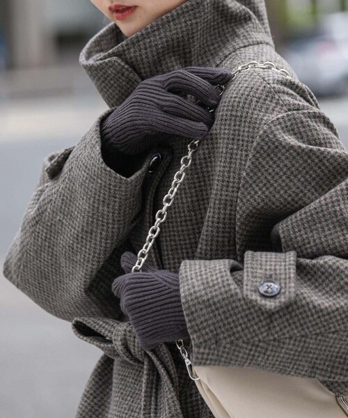 SENSE OF PLACE by URBAN RESEARCH（センスオブプレイスバイアーバンリサーチ）の「モチモチニットグローブ（ベルト・レディース・RED/OFF WHITE/CHARCOAL・one）」の2枚目の写真