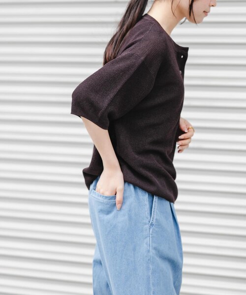 URBAN RESEARCH DOORS(アーバンリサーチドアーズ)の「FORK&SPOON ペーパーニットヘンリーネックプルオーバー(ニット/セーター・レディース・IVORY/BROWN・1)」の6枚目の写真