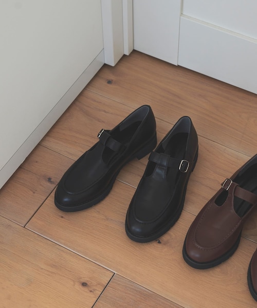 URBAN RESEARCH DOORS(アーバンリサーチドアーズ)の「Tストラップローファー(ローファー・レディース・BROWN/BLACK・36/37/38)」の1枚目の写真