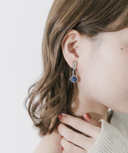 SMELLY（スメリー）の「マーブルスクエアスウィングイヤリング（イヤリング・レディース・BL/SV・-）」の5枚目の写真