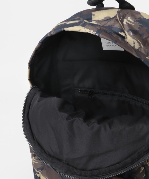 ITEMS URBANRESEARCH（アイテムズ アーバンリサーチ）の「TAION　Military Down Back Pack（バックパック/リュック・メンズ・BLK/D.KHK/PAINT CAMO・-）」の20枚目の写真