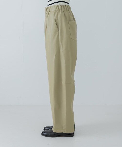 URBAN RESEARCH(アーバンリサーチ)の「レザーライクコクーンパンツ(その他パンツ・レディース・BLACK/BEIGE・FREE)」の22枚目の写真