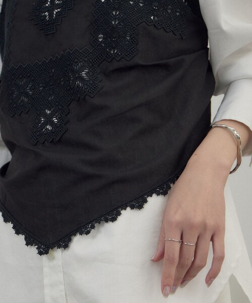 ADAM ET ROPE'（アダムエロペ）の「クロスレースマルチキャミソール（キャミソール・レディース・ブラック/オフホワイト・F）」の11枚目の写真