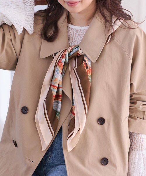 VIS（ビス）の「アソート柄スカーフ 90cm（バンダナ/スカーフ・レディース・ベージュ系/ネイビー系・F）」の3枚目の写真