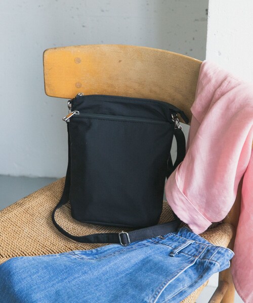 URBAN RESEARCH DOORS（アーバンリサーチドアーズ）の「撥水ショルダーバッグ（ショルダーバッグ・レディース・L.GRAY/BLACK・One）」の6枚目の写真