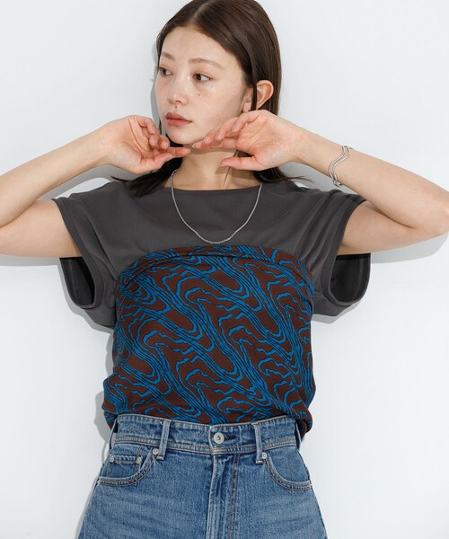 URBAN RESEARCH Sonny Label（アーバンリサーチサニーレーベル）の「大判ニュアンスプリントスカーフ（バンダナ/スカーフ・レディース・ピスタチオ系/ブラック系/ブラウン系・FREE）」の2枚目の写真