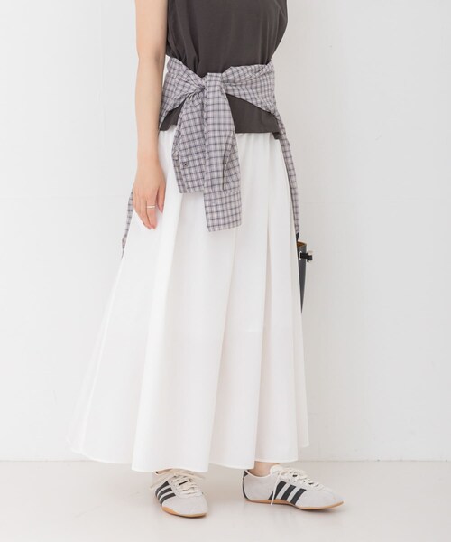 URBAN RESEARCH（アーバンリサーチ）の「撥水ギャザーボリュームスカート（スカート・レディース・OFF WHITE/BLACK・Free）」の4枚目の写真