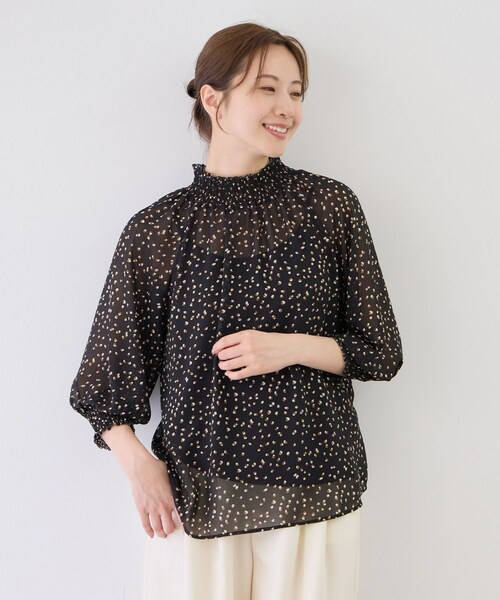 Jayro(ジャイロ)の「シャーリングブラウス(シャツ/ブラウス・レディース・ブラック系/グレー/キナリ系/ブラウン系・M)」の11枚目の写真