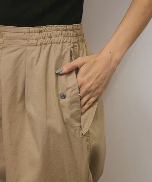 ADAM ET ROPE'（アダムエロペ）の「【WEB限定】2WAYミリタリータックカーゴパンツ［コットンブレンド］（カーゴパンツ・レディース・ベージュ/カーキ・F）」の16枚目の写真
