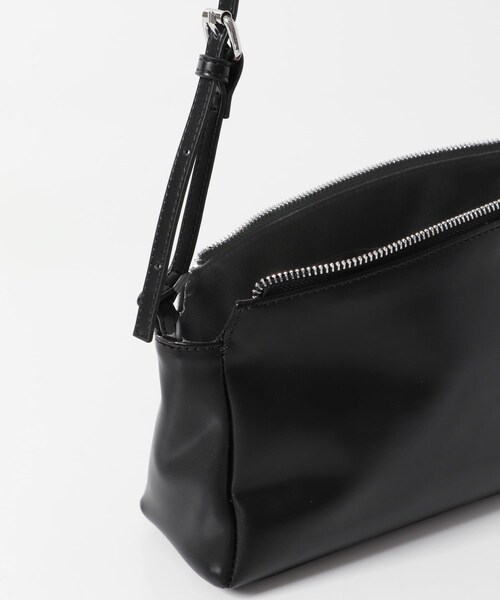 KBF（ケイビーエフ）の「アシンメトリースリムショルダーBAG（ショルダーバッグ・レディース・BLACK/IVORY/CAMEL・one）」の20枚目の写真