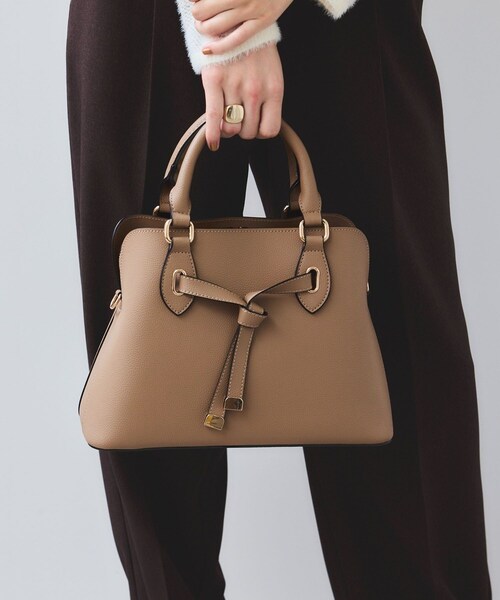 VIS（ビス）の「フロントタイ ブガッティ型ボストンバッグ/2WAY（ボストンバッグ・レディース・ブラック/ベージュ系/レッド・F）」の6枚目の写真