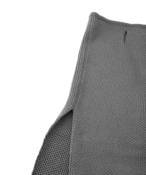 ADAM ET ROPE'(アダムエロペ)の「【KYOU/キョウ】NOSTALGIA Bulky Yarn 2way Stole(マフラー・メンズ・グレー・F)」の4枚目の写真