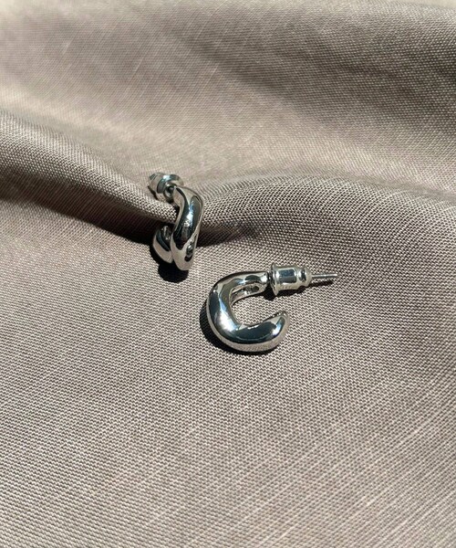 URBAN RESEARCH DOORS（アーバンリサーチドアーズ）の「プランプメタルピアス（ピアス（両耳用）・レディース・GOLD/SILVER・one）」の3枚目の写真