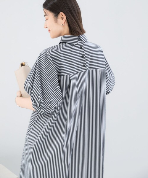 URBAN RESEARCH ROSSO（アーバンリサーチロッソ）の「『別注』ELENDEEK×ROSSO　RELAXY SHIRT ONE-PIECE（ワンピース・レディース・O.WHT/BLU/BLK・1）」の12枚目の写真