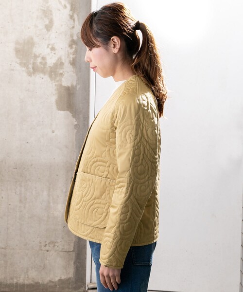 URBAN RESEARCH（アーバンリサーチ）の「MASK QUILTINGノーカラーショートジャケット∴（ノーカラージャケット・レディース・BEIGE/BLACK・1/2）」の19枚目の写真