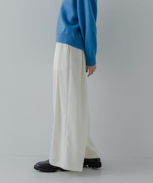 URBAN RESEARCH(アーバンリサーチ)の「ストレッチタックギャザーワイドパンツ(その他パンツ・レディース・OFF WHITE/BLUE/CHARCOAL・36/38)」の14枚目の写真