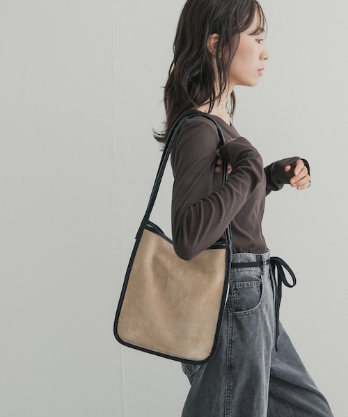 URBAN RESEARCH DOORS(アーバンリサーチドアーズ)の「『別注』IOMMI スウェードバイカラーバッグ(トートバッグ・レディース・BROWN/BEIGE/KHAKI・Free)」の11枚目の写真