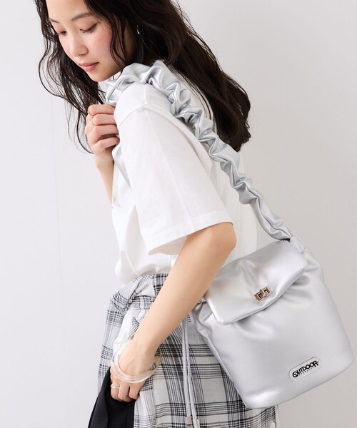 VIS(ビス)の「WEB限定追加【OUTDOOR PRODUCTS】VIS別注ドロストミニショルダーバッグ(ショルダーバッグ・レディース・ブラック/キナリ/ピンク系/ブラック系/オフホワイト/シルバー・F)」の6枚目の写真