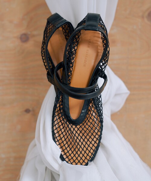 URBAN RESEARCH(アーバンリサーチ)の「メッシュフラットシューズ(パンプス・レディース・BLACK/WHITE・23.5/24/24.5/25)」の3枚目の写真