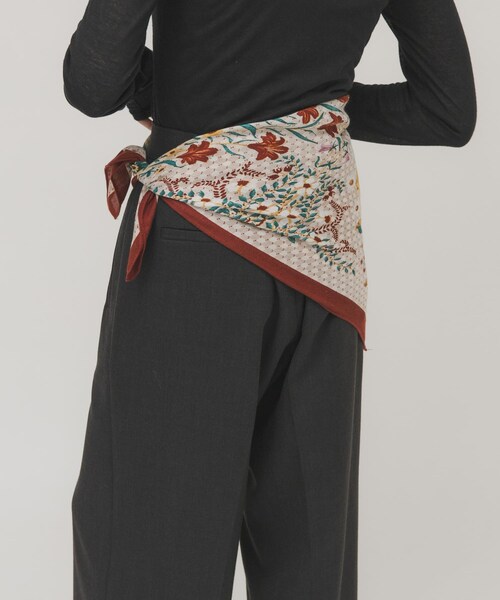 KBF（ケイビーエフ）の「ヴィンテージフラワースカーフ（バンダナ/スカーフ・レディース・RED/ORANGE・One）」の7枚目の写真