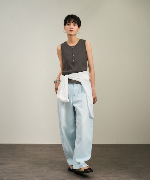 ADAM ET ROPE'（アダムエロペ）の「【WEB限定】プリマベールリブヘンリーネックノースリーブプルオーバー［UVケア・洗える］（タンクトップ・レディース・ブラック/チャコール/オフホワイト・F）」の14枚目の写真