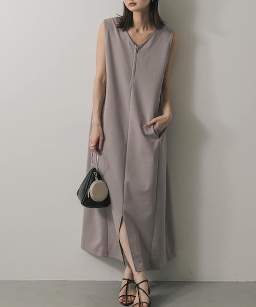 SENSE OF PLACE by URBAN RESEARCH（センスオブプレイスバイアーバンリサーチ）の「ZIPVネックカットワンピース（ワンピース・レディース・GRAY/BLACK/BEIGE・COMPACT/one）」の2枚目の写真