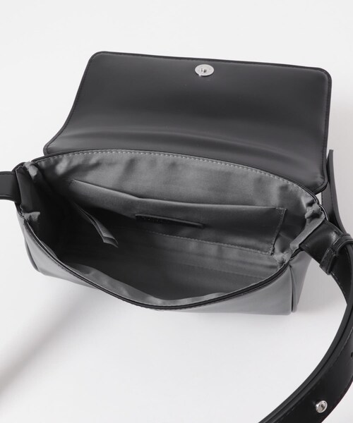 SENSE OF PLACE by URBAN RESEARCH(センスオブプレイスバイアーバンリサーチ)の「フラップショルダーバッグ(ショルダーバッグ・メンズ・BLACK/BROWN・one)」の8枚目の写真