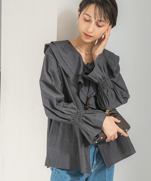 URBAN RESEARCH ROSSO（アーバンリサーチロッソ）の「Vネックラッフルシアーデニムブラウス（シャツ/ブラウス・レディース・INDIGO/DARK NAVY・Free）」の5枚目の写真