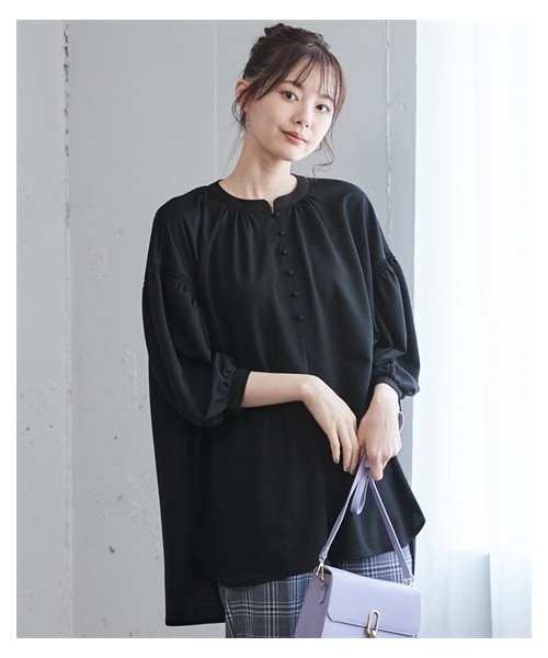 nissen（ニッセン）の「大きいサイズ 美ラクRUタッチくるみボタンデザインチュニック（接触冷感・UVカット）（チュニック・レディース・モスカーキ/ラズベリー/グレージュ/黒/パープル/マホガニーレッド/アイスグレー/グレイッシュミント/チャコールグレー・L/LL/3L/4L/5L/6L/8L/10L）」の4枚目の写真