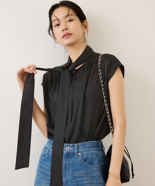 ROPE'（ロペ）の「サテンシルケットボウタイブラウス/イージーケア（シャツ/ブラウス・レディース・ブラック/ベージュ/ブルー・36/38）」の8枚目の写真