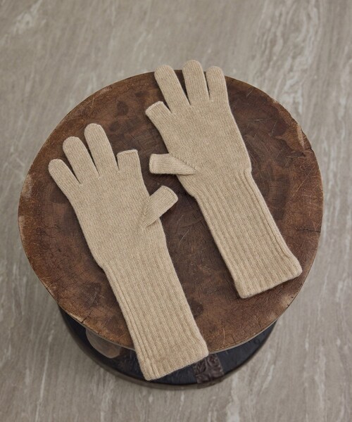 ADAM ET ROPE'(アダムエロペ)の「【William Brunton(ウィリアム・ブラントン)】2PLY LONG RIB CUFF GLOVE OPEN THUMB(手袋・レディース・グレー/キナリ系/レッド系・F)」の11枚目の写真