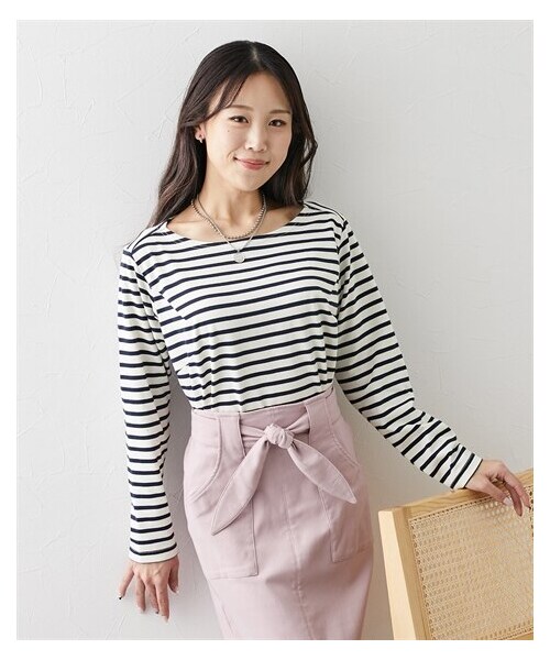 nissen（ニッセン）の「【大きい胸専用】ナチュラルラインボーダーTシャツ（Tシャツ/カットソー・レディース・オフホワイト×ネイビー/グレー×オフホワイト・FM/FL/FLL）」の7枚目の写真