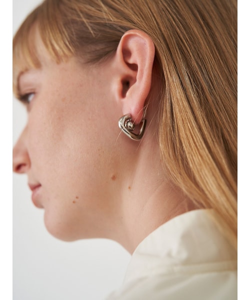 ELENDEEK（エレンディーク）の「3WAY TRIANGLE PEARL PIERCE（ピアス（両耳用）・レディース・シルバー/ゴールド・F）」の3枚目の写真